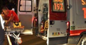 Idoso dirigindo um Fusca bate de frente com caminhão que transportava cana