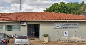 Homem bebe, chega ao extremo da violência, agride a sogra e tenta esganar esposa