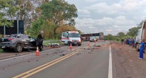 Araraquarense morre após bater picape em ônibus com trabalhadores rurais na SP-255