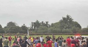 Em Itápolis, paraquedista cai sobre público, mata uma pessoa e fere mais 3