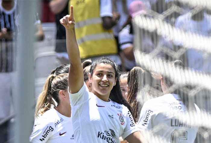 Corinthians faz 8 a 0 no Palmeiras e avança à final do Paulistão Feminino