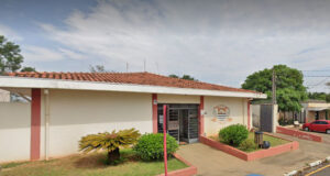 Jovem grávida é encontrada em via pública com 12 facadas na região do tórax