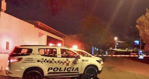 Um homem morto e duas crianças baleadas na troca de tiros entre familiares