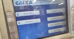 Cliente da Caixa Federal perde quase R$ 22 mil após cartão ficar preso no caixa eletrônico