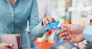 Idosos têm cartões eletrônicos trocados e prejuízos passam de R$ 5 mil