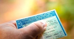 “Tiozinho” com 71 anos queria enganar o Poupatempo passando documento adulterado. Foi detido.