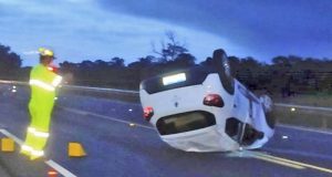 Motorista perde o controle da direção e capota veículo perto do Clube Náutico