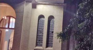 Endoidado, morador de rua atira pedras e quebra vitrais da Basílica de São Bento