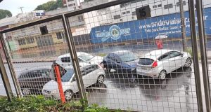 Com Via Expressa escorregadia, seis veículos causam congestionamento nesta manhã de terça