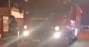 Criança de 4 anos pega isqueiro dos pais e bota fogo na residência no Jardim Popular em Ibaté