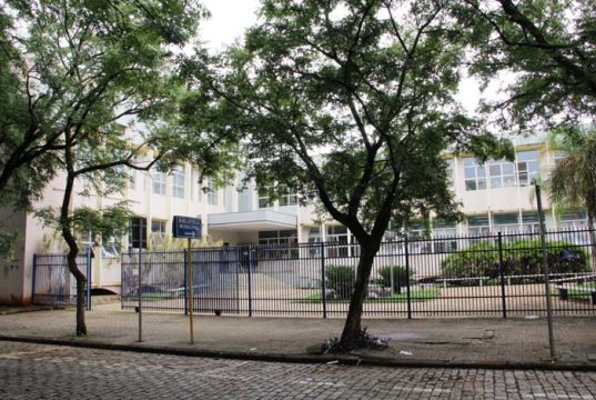Terça-feira (23): SLAMC tem oficina Teatrágora e espetáculo “Não conta pra ninguém”