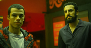 O filme, com duração de 103 minutos e classificação indicativa de 16 anos, destaca-se por sua narrativa emocional e atuações marcantes