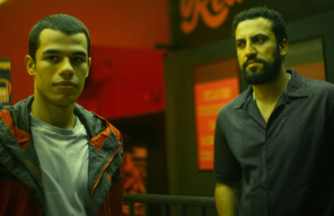 O filme, com duração de 103 minutos e classificação indicativa de 16 anos, destaca-se por sua narrativa emocional e atuações marcantes