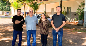 O vereador Balda, César Henrique Berto (Presidente Nosso Ninho), Sílvia Helena Leite (Assistente Social Nosso Ninho) e o vereador Coronel Prado