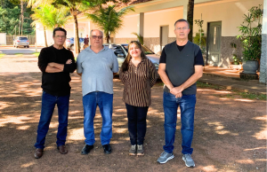 O vereador Balda, César Henrique Berto (Presidente Nosso Ninho), Sílvia Helena Leite (Assistente Social Nosso Ninho) e o vereador Coronel Prado