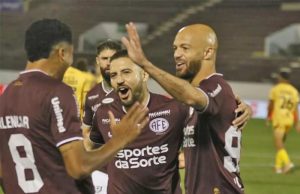 Ferroviária vence o Amazonas e se distancia da zona da degola do Campeonato Brasileiro