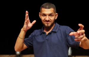 Araraquara recebe stand-up do comediante surdo Waton Filho