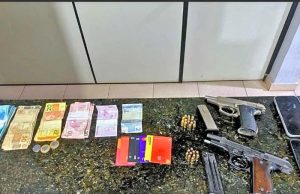 Quadrilha é presa em São Carlos após PM de Araraquara alertar sobre sinal vindo de rastreador em mala