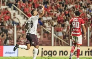 Depois de um primeiro tempo sofrível, Ferroviária arranca empate em Goiânia contra o Vila Nova