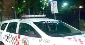 Estudante tomada por suposto surto psicótico ataca segurança com seringa em escola de Araraquara