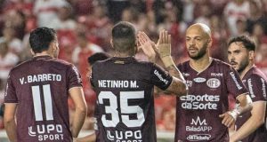 Por duas vezes atrás no marcador, Ferroviária sofre para empatar com o CRB no litoral nordestino