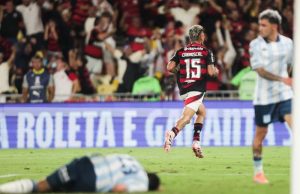 Flamengo vence o Racing no Maracanã e depende de um empate para disputar final da Libertadores