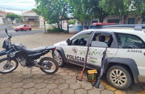 Polícia Ambiental intercepta na região, moto com caçadores armados após fuga de 5 km