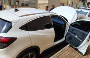 Guarda Civil apreende carro roubado em Itaquacetuba, circulando pela Barroso no Santana