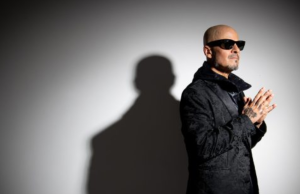 Sérgio Britto apresenta show com clássicos dos Titãs e carreira solo no Sesc Araraquara