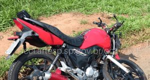 Policial Militar bate com sua motocicleta na traseira de carreta que transportava 47 toneladas de açúcar