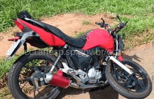 Policial Militar bate com sua motocicleta na traseira de carreta que transportava 47 toneladas de açúcar