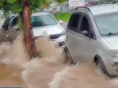 Temporal de meia hora causa estragos em Matão e veículos são levados pela força das águas