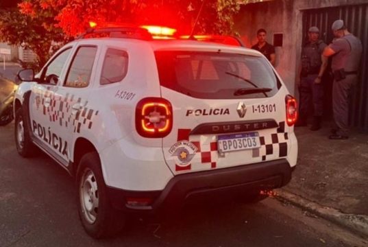 Acusado de matar esposa, homem deixa a Santa Casa e é levado para o presídio em Santa Ernestina