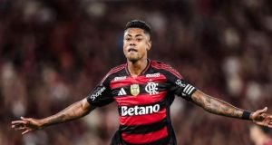 Brasileirão: Flamengo vence e assume a liderança, mas Palmeiras ainda joga neste domingo