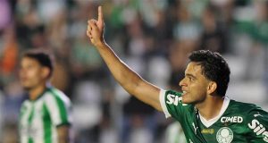 Palmeiras vence o Juventude no Sul e retoma liderança do Brasileirão