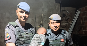 Policiais Militares salvam na UPA de Araraquara, bebê de um mês, engasgado