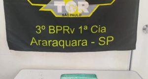 Policiais do TOR em patrulhamento na SP-255 apreendem mais de um quilo de crack