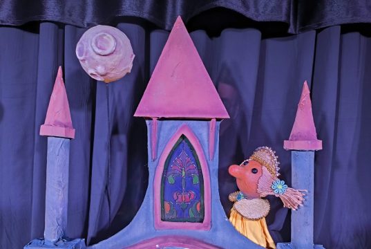 ‘A Princesa e a Lua’ continua em cartaz no Museu do Boneco neste final de semana