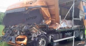 Motorista de caminhão morre na SP-333 em Taquaritinga após colidir com veículo parado na pista