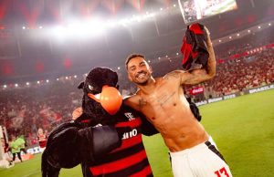 Flamengo vence o Ceará e conquista o título de campeão brasileiro de 2025