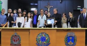 Homenagem ao programa ‘A Hora do Leite’ ressalta importância do jornalismo e da prestação de serviços