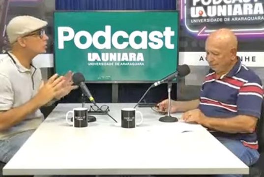 Alexandre Pierini entrevista o jornalista Ivan Roberto Peroni no Podcast da Uniara