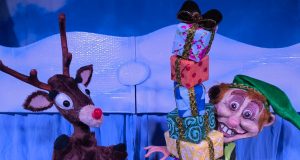 Museu do Boneco finaliza 2025 com espetáculo natalino e a presença do Papai Noel