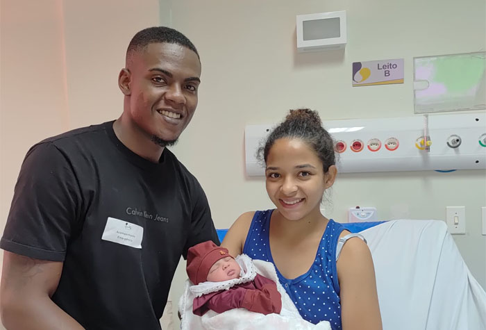 Primeiro bebê nascido na Gota de Leite em 2026 é uma menina que recebe ...
