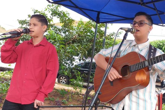 Praça das Bandeiras tem Feira Aqa Criativa com duas edições: “Reggae Sunset” e “Viola na Praça”