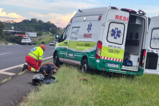 Casal fica ferido em acidente com moto neste domingo na Washington Luís em Ibaté