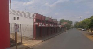 Carnaval em bar leva Trânsito a interditar trecho da Carlos Gomes neste sábado