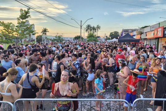 Prefeitura muda regra do jogo e autoriza o acesso de “cooler” no seu carnaval de rua