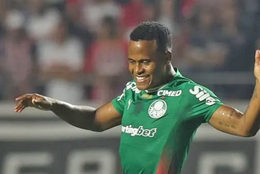 Palmeiras vence o São Paulo por 1 a 0 e se isola na liderança do Campeonato Brasileiro