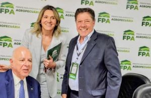 Feplana homenageia Arnaldo Jardim pelos serviços prestados ao setor da cana no país